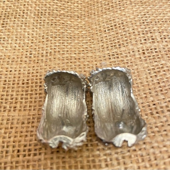 Vintage Art Deco Silver Pointy Feathers Raised Half Circular Pierced Earrings. - Picture 4 of 5